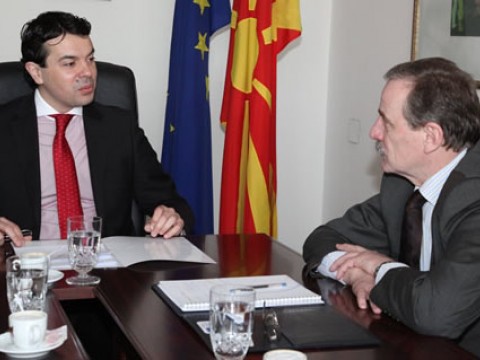Hido Biscevic (right), RCC Secretary General, met with Nikola Poposki, Minister of Foreign Affairs of The Former Yugoslav Republic of Macedonia, in Skopje on 6 March 2012. (Photo: Courtesy of Ministry of Foreign Affairs of The Former Yugoslav Republic of Macedonia)