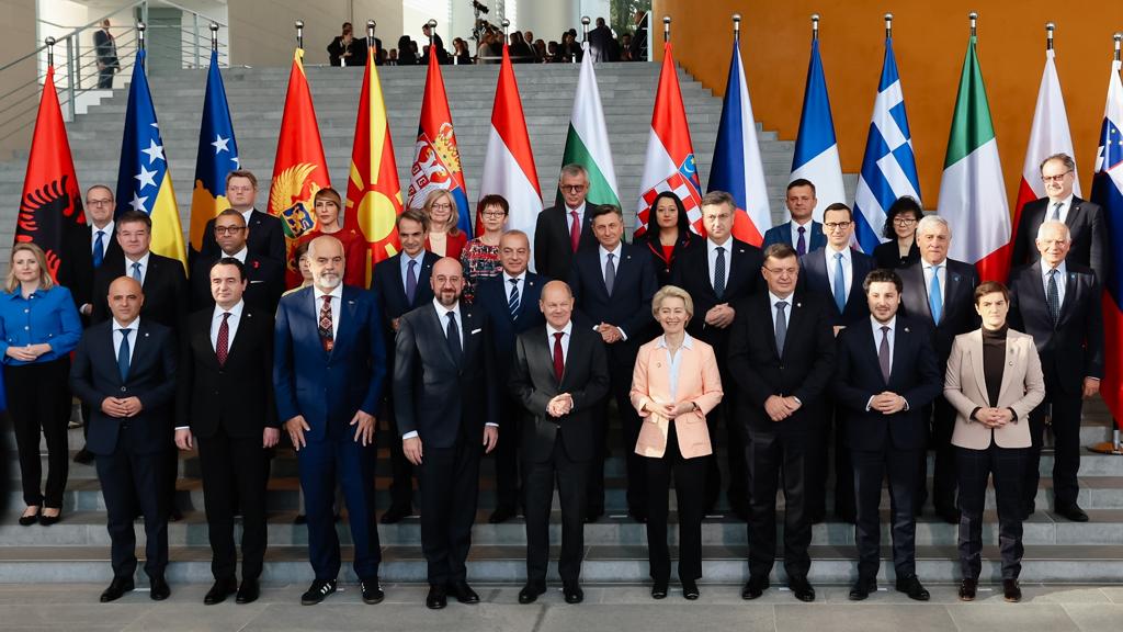 Western Balkans Berlin Summit Leaders Family Photo (Photo: RCC)