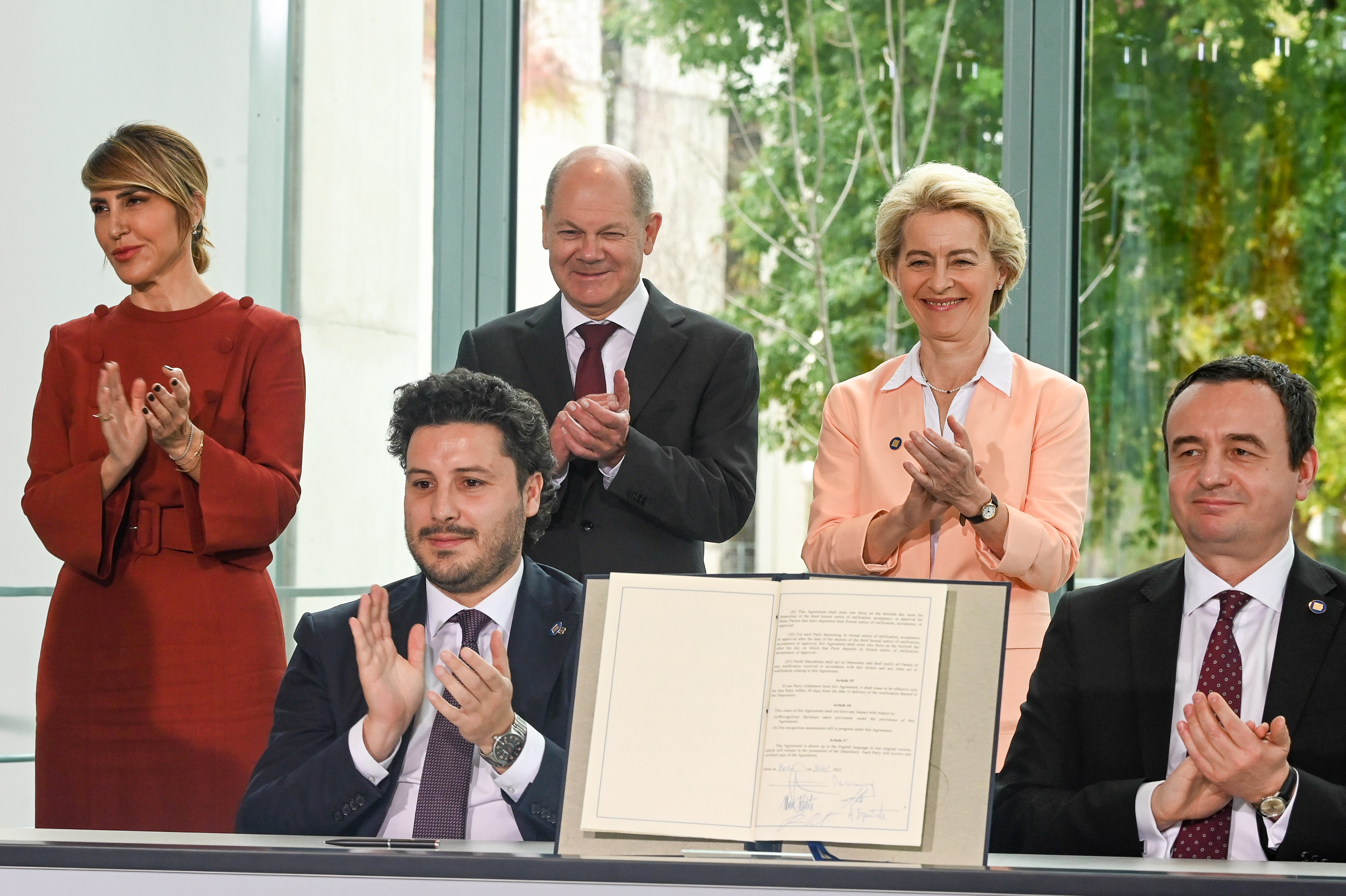 Signing of the three mobility agreements under CRM at Berlin Process Summit