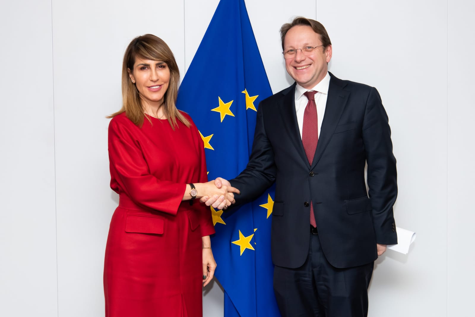 RCC Secretary General Majlinda Bregu met with EU Commissioner for Neighbourhood and Enlargement Oliver Varhelyi, in Brussels on 30 January 2020, to talks about enhancing regional cooperation in the Western Balkans and further connecting the economies of the region among themselves and with the EU (Photo: Courtesy of the European Comission)