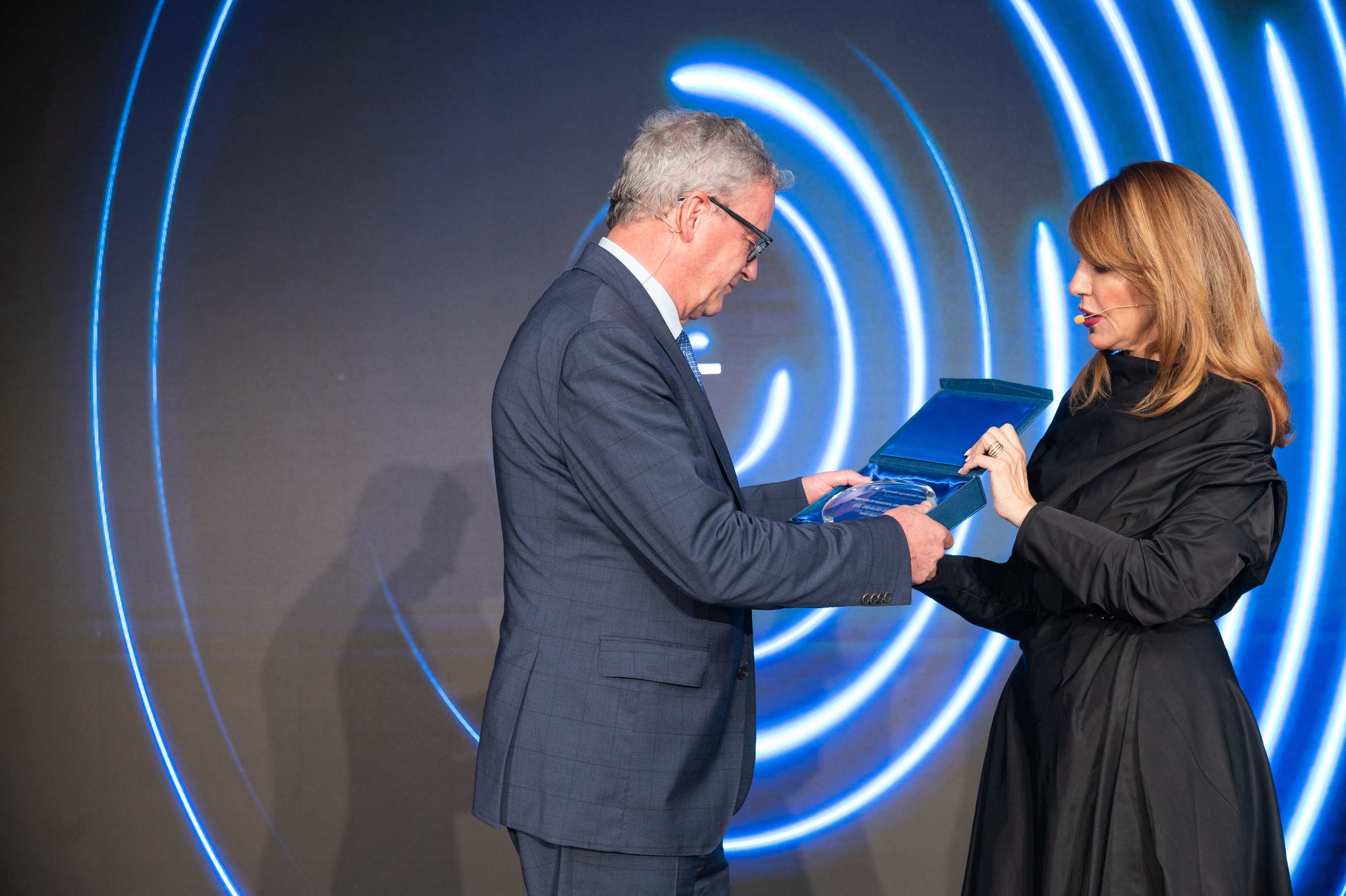 RCC Secretary General Majlida Bregu gave the award of Champion of Regional Cooperation Dr. Erhard Busek to ambassador Eigner Johannes on behalf of late dr. Busek on a ceremony held on 9 June in Thessaloniki (Photo: RCC/Armand Habazaj)