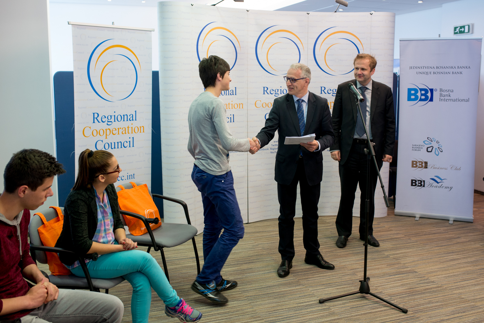 RCC Secretary General Goran Svilanovic and BBI Bank Director Amer Bukvic present scholarship certificates to ten pupils and students from Srebrenica and Bratunac (Photo: RCC/Amer Kapetanovic)