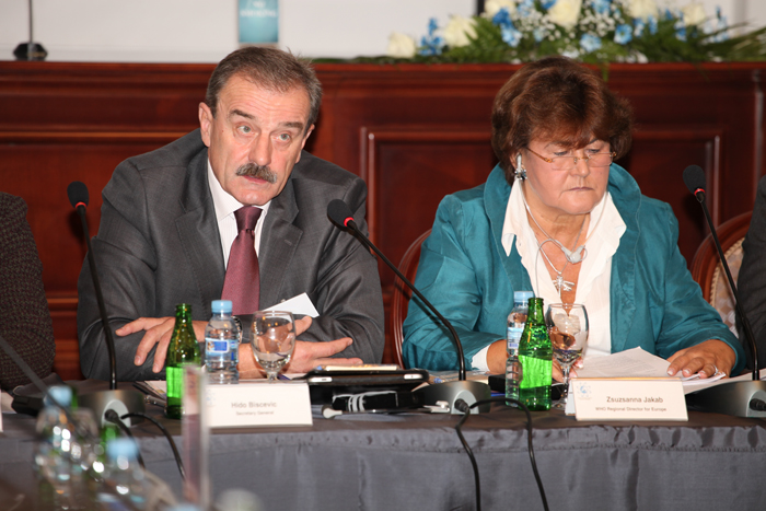 Hido Biscevic (left), RCC Secretary General, and Zsuzsanna Jakab, WHO Regional Director for Europe, at the opening of the third Forum of South East European health ministers, on 13 October 2011, in Banja Luka, BiH. (Photo: Predrag Milasinovic)