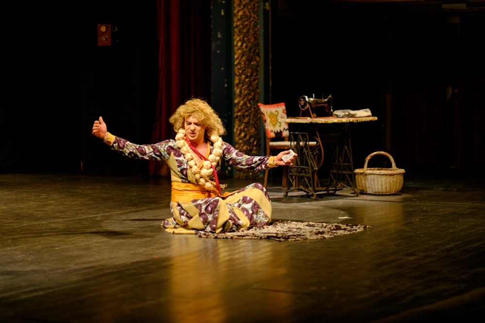 Goran Jevtic as Cabinet Minister’s Wife Zivka in Branislav Nusic’s play on stage of Sarajevo National Theatre. (Photo: RCC/Amer Kapetanovic)
