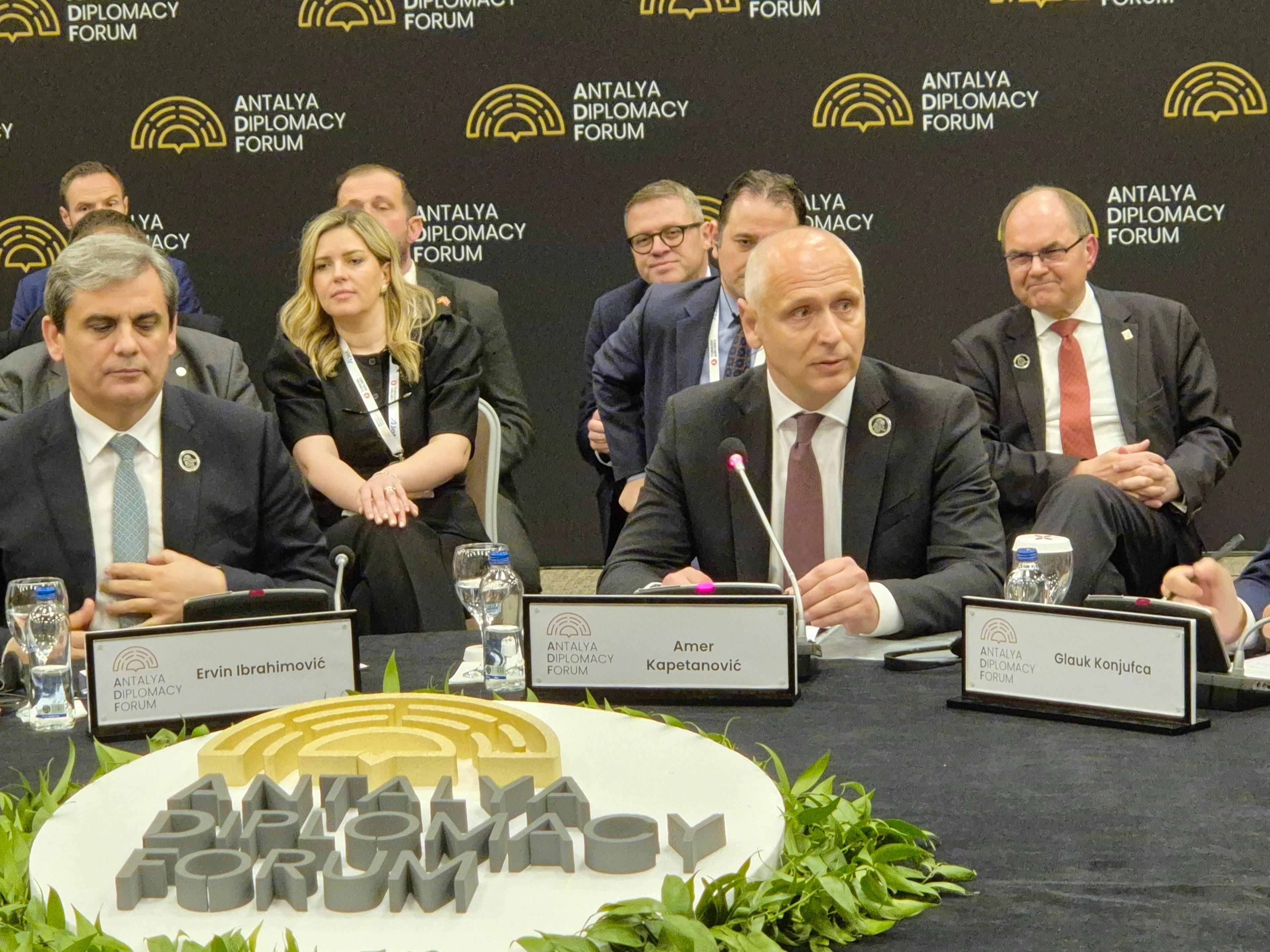 RCC Secretary General Amer Kapetanovic moderated the high-level panel discussion “Harvesting Peace in the Balkans: Dialogue, Business, and Connectivity.” at the fifth Antalya Diplomacy Forum on 18 April 2026 (Photo: RCC/Marko Radovanovic)