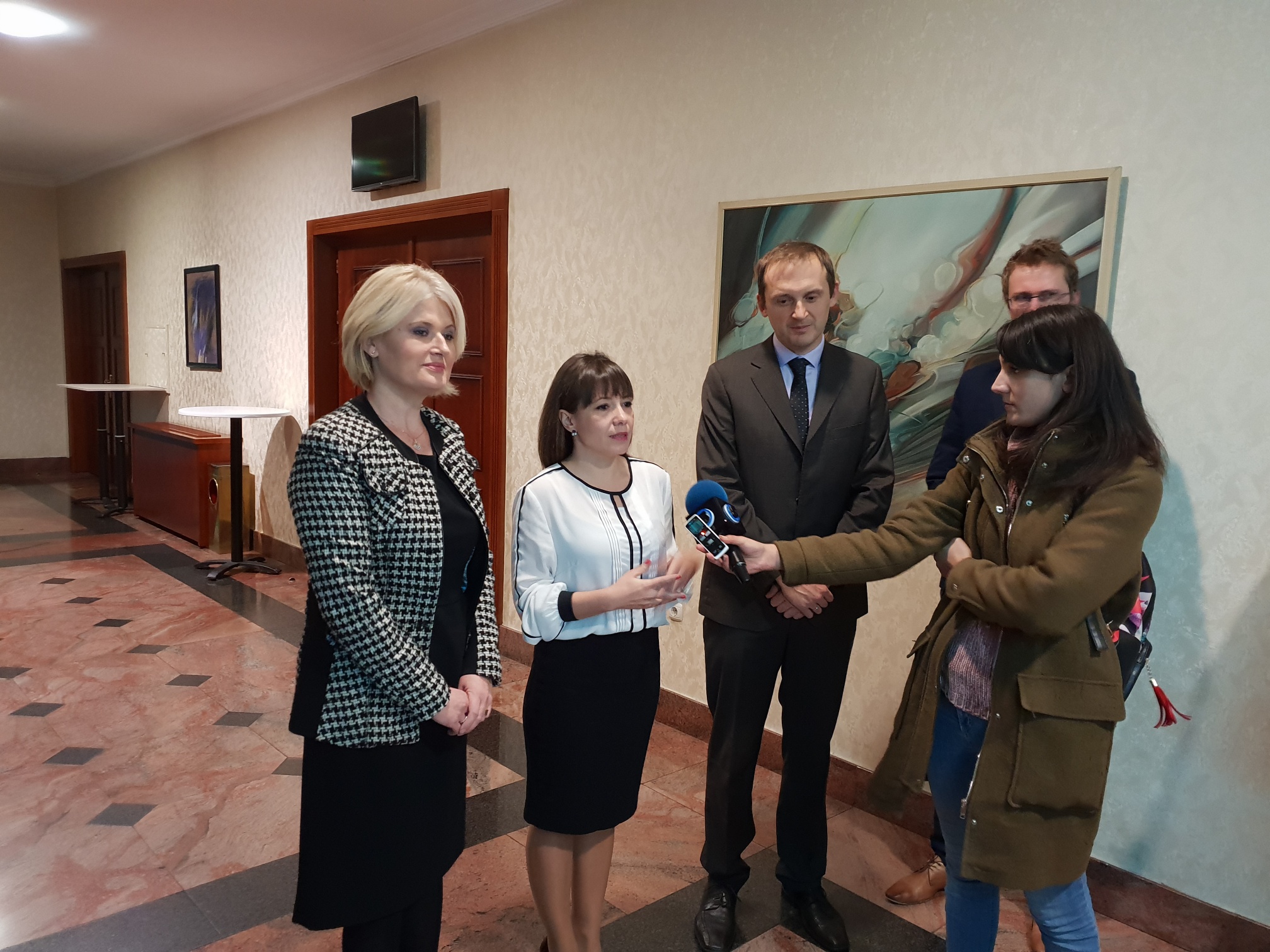 Minister of Labour and Social Policy, Mila Carovska (in the middle), Biljana Jovanovska, Director of PES and Nand Shani, Team Leader of the ESAP project giving statements to media, Skopje, 26 November 2018 (Photo: RCC/Sanda Topic) 