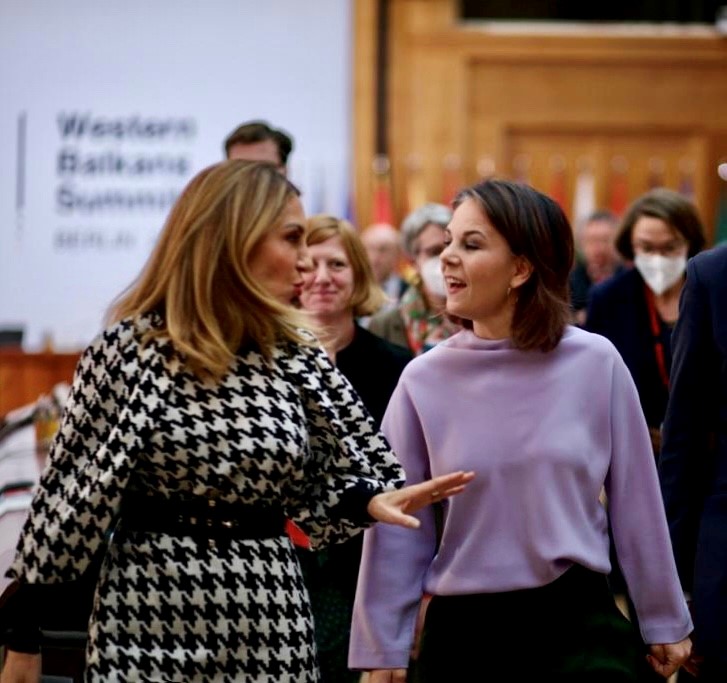 RCC Secretary General Majlinda Bregu with Annalena Baerbock, German Foreign Minister at the WB-EU ministerial meeting, organised within the Berlin Process by the German Government in Berlin on 21 October 2022 (Photo: RCC/Elmas Libohova)  