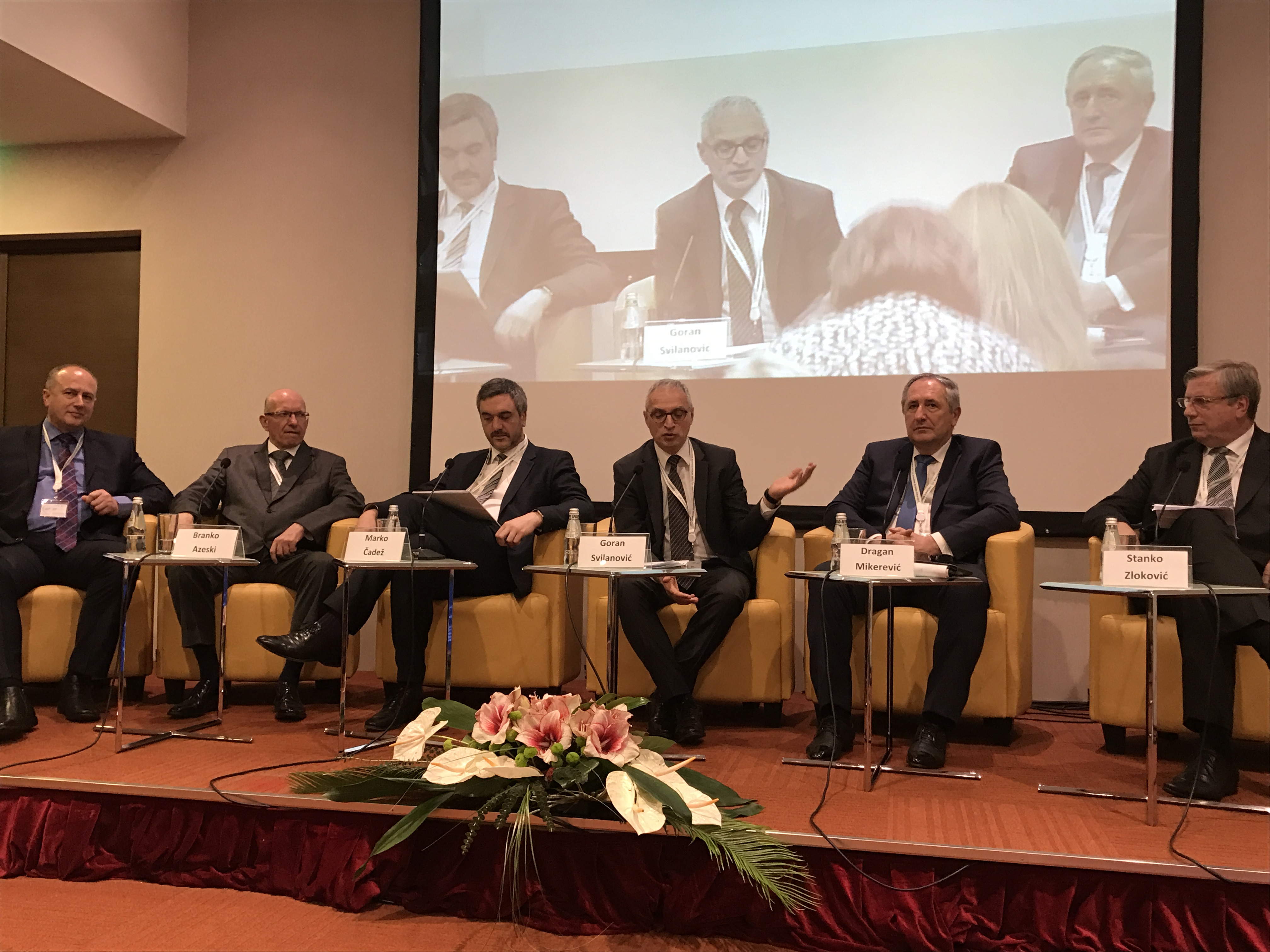 RCC Secretary General Goran Svilanovic (3rd from the right) moderating panel discussion‘Regional investment projects reform agenda: One region, one economy?’ with representatives of Chambers of Commerce and Industry from the region at 24th edition of Kopaonik Business Forum 2017 (Photo: RCC/Dragana Djurica)