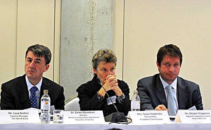 Žarko Obradović, Minister of Education and Science of Serbia (left), Mladen Dragašević, Head of RCC Building Human Capital and Parliamentary Cooperation Unit (right), and Tania Friederichs, of the EC’s Directorate General for Research and Innovation, at the conference launching Western Balkans’ research and development strategy, in Belgrade, Serbia, on 24 November 2011. (Photo: Courtesy of Serbian Ministry of Education and Science)