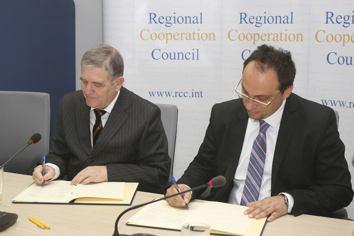 Representatives of 10 aviation organizations signed letter of intent on joint service provision in South East Europe, under RCC auspices, in Sarajevo, on 29 April 2013. (Photo: RCC/Zoran Kanlic)