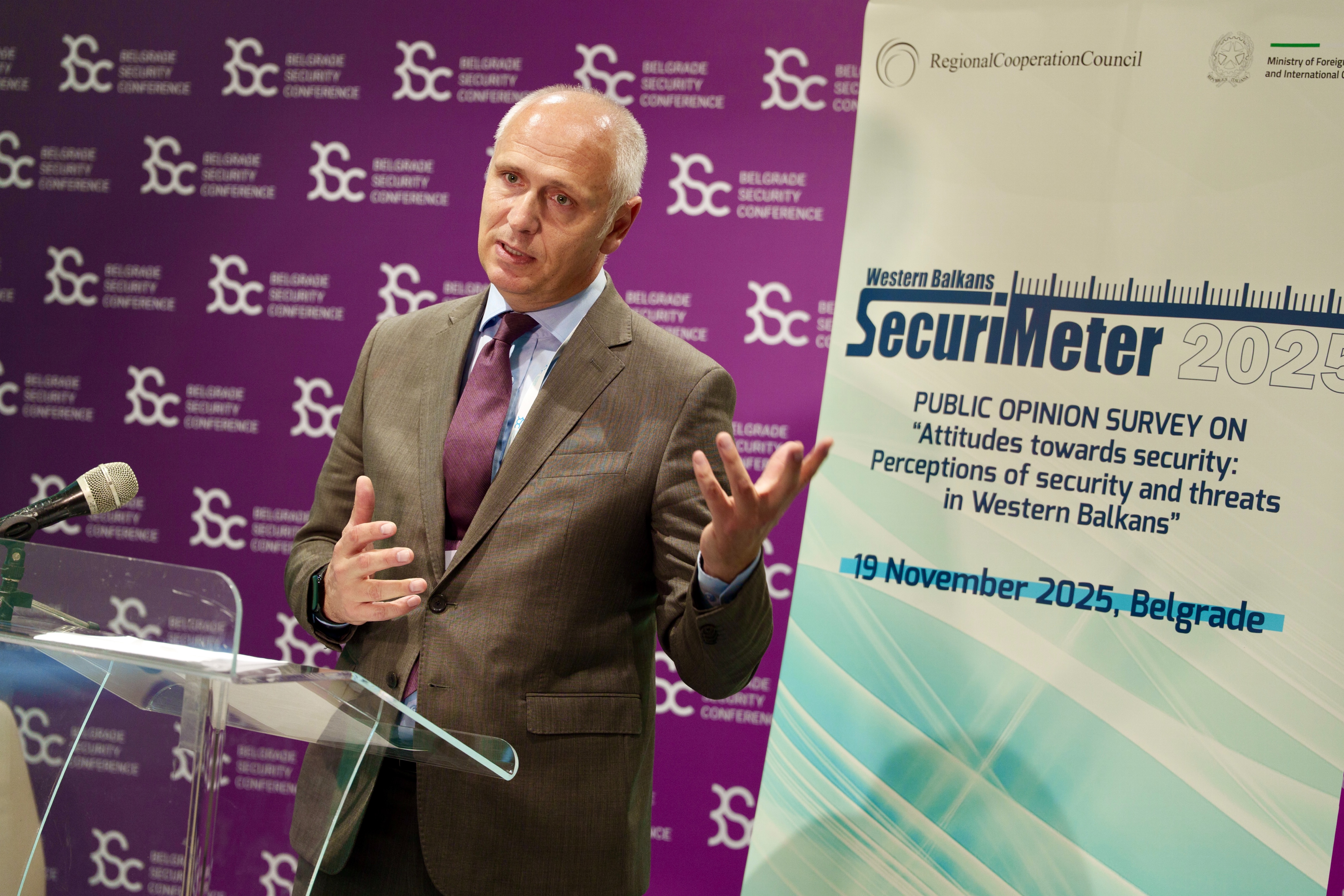 RCC Secretary General Amer Kapetanovic opening the presentation of the findings of SecuriMeter 2025, the Western Balkans’ annual survey on public perceptions of security, at the Belgrade Security Conference on 19 November 2025 (Photo: RCC/Nikola Radojicic)