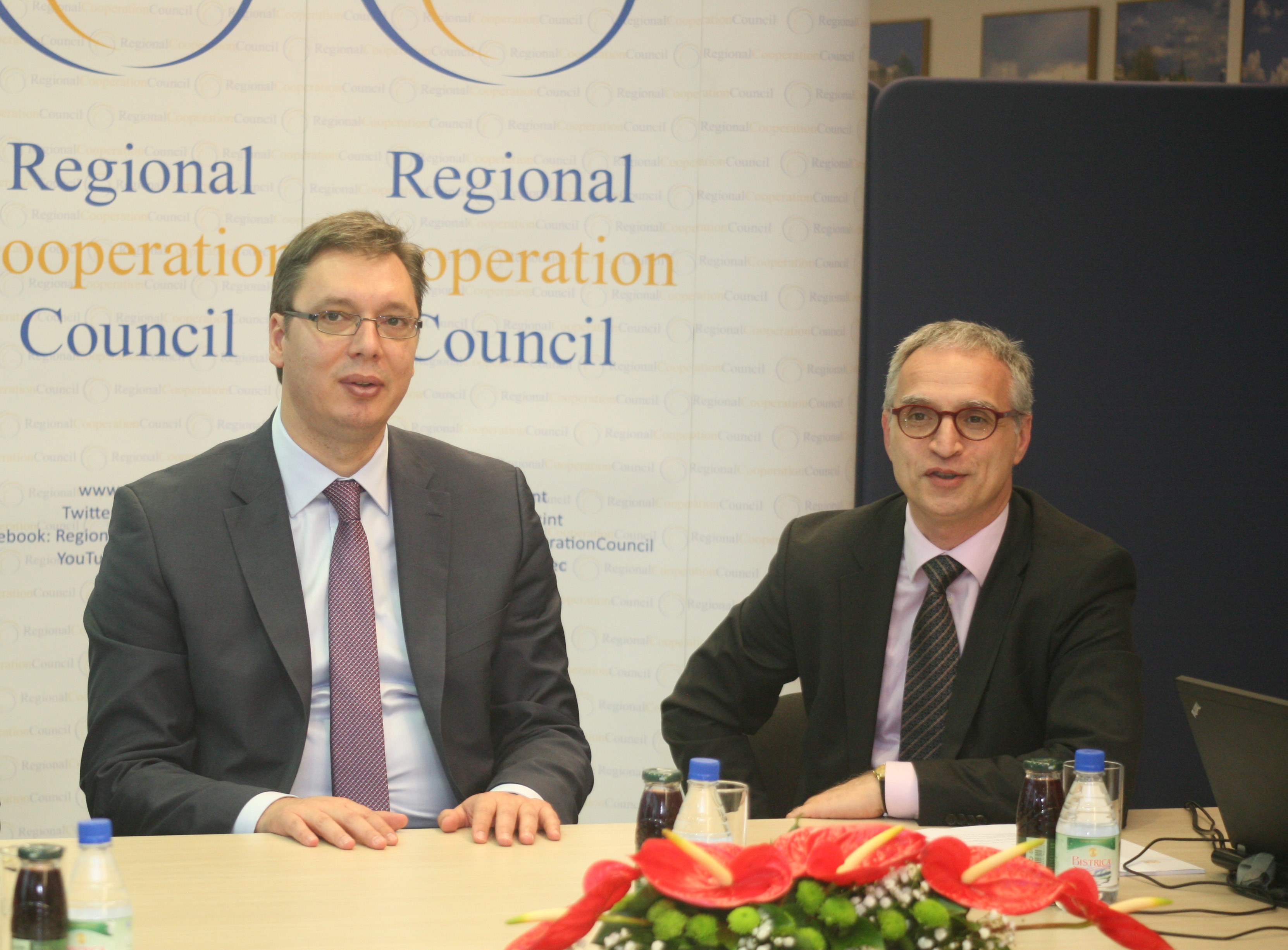 RCC Secretary General Goran Svilanovic (right) welcomes Serbian Prime Minister Aleksandar Vucic at the RCC Secretariat in Sarajevo on 13 May 2014. (Photo RCC/Zoran Kanlic)