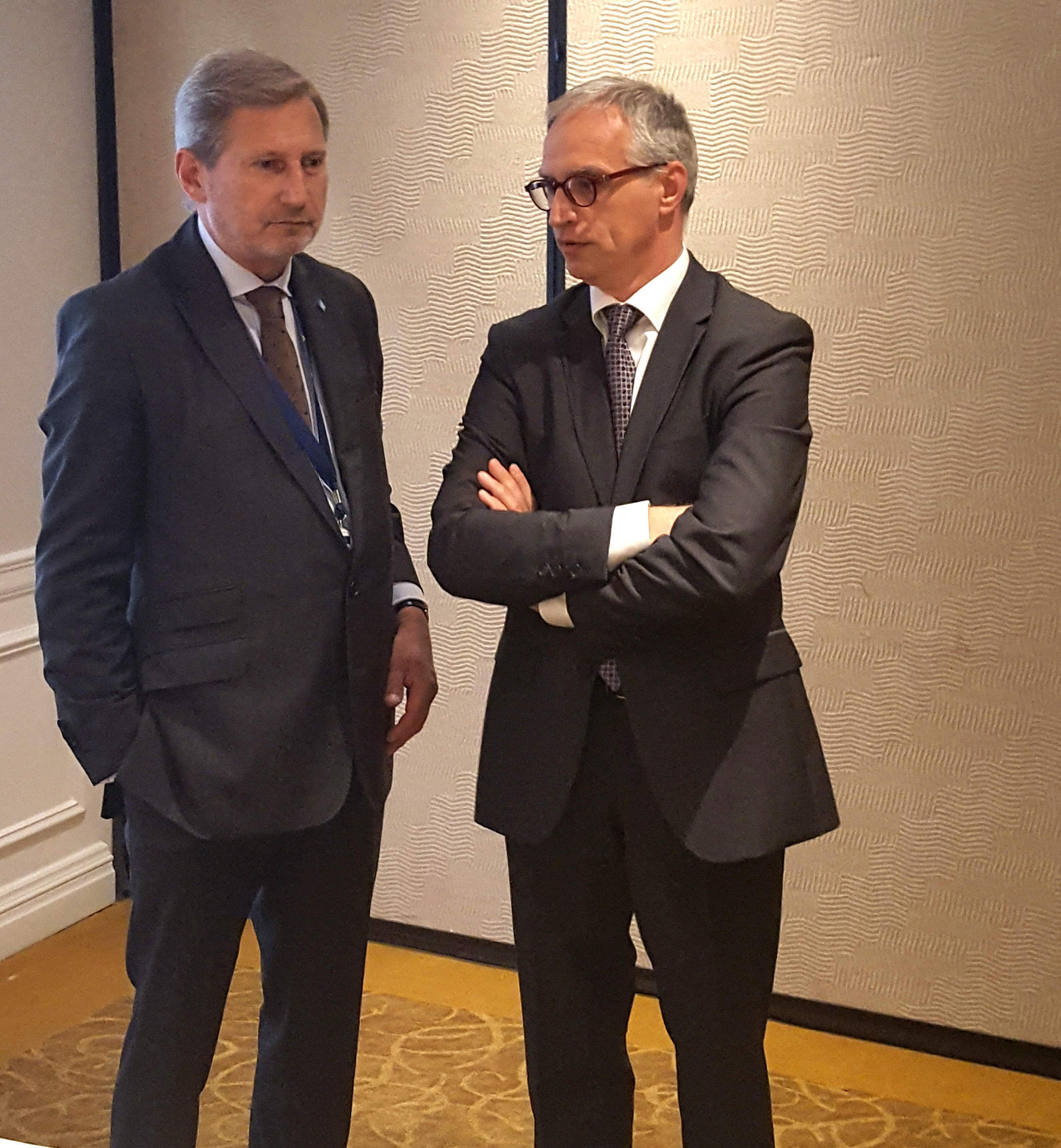 RCC Secretary General Goran Svilanovic (right) and EU Commissioner for Enlargement and European Neighbourhood Policy Johannes Hahn, at the RCC-hosted informal meeting of the Western Balkans six foreign ministers, held on 20 September 2017 in New York. (Photo: RCC/Natasa Mitrovic)