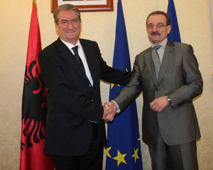 RCC Secretary General, Hido Biščević (right), meets Albanian Prime Minister, Sali Berisha, in Tirana, Albania, 9 December 2008. (Photo Albanian Foreign Ministry) 