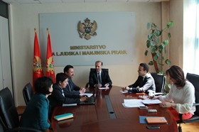 First consultative meeting within Roma Integration 2020 project in Montenegro (Photo: http://www.gov.me/naslovna/vijesti-iz-ministarstava/161204/Ministar-Numanovic-razgovarao-ssa-predstavnicima-ama-Inicijative-Integracije-Roma-2020.html)