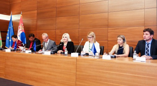 Opening panel of ROMACTED launching in Serbia, 29.05.2018: Mr Tim Cartwright, Deputy Prime Minister Zorana Mihajlović, Ms Matea Norčić Stamčar, Mr Tefik Ramadanović, Mr Ivan Bošnjak, Ms Aleksandra Bojađieva and Ms Aurora Ailincai. (Photo: Cabinet of the Deputy Prime Minister of Republic of Serbia)