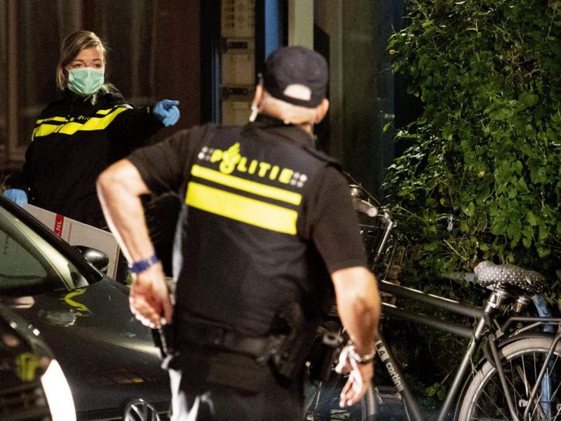 Officers inspect a house associated with an alleged terrorist in Holland Photo: ( AFP )
