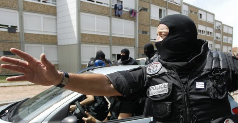 Photo: Emmanuel Foudrot, Reuters | A French special police force unit escorts a radicalised woman from a residential building during a raid in Saint-Priest, near Lyon, France, on June 26, 2015. 