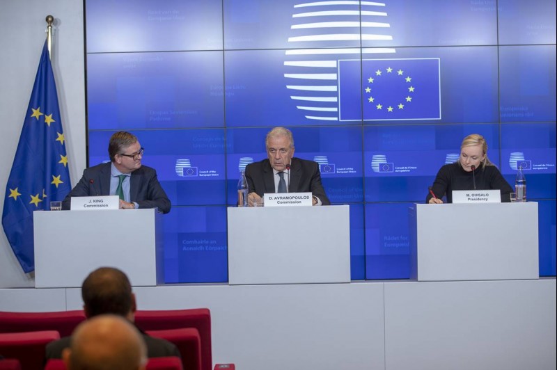 Photo: From left to right: Mr Julian KING, European Commissioner for the Security Union; Mr Dimitrios AVRAMOPOULOS, European Commissioner for Migration, Home Affairs and Citizenship; Ms Maria OHISALO, Finnish Minister for the Interior. (Copyright: European Union)