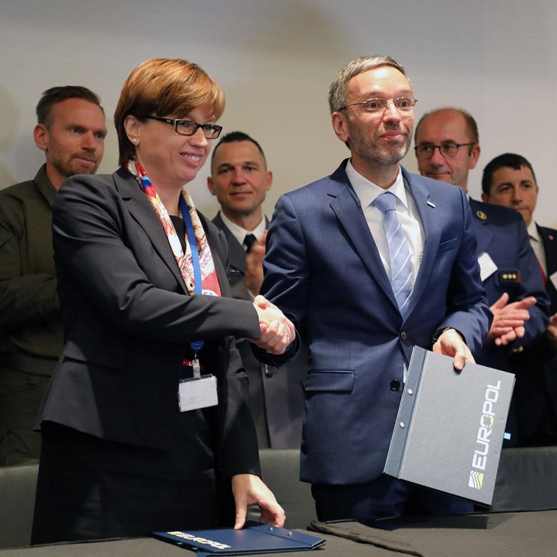 Europol’s Executive Director Catherine De Bolle (left), Herbert Kickl, Minister of the Interior of Austria (right), Photo Credit: EUROPOL