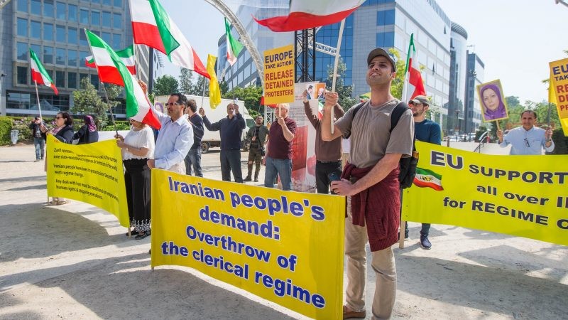 Supporters of the Iranian opposition, National Council of Resistance (NCRI) hold a rally in front of the EU headquarters against the visit of Mohammad Javad Zarif the Foreign Minister of Iran in Brussels, Belgium, 15 May 2018. [Stephanie Lecocq/EPA/EFE]