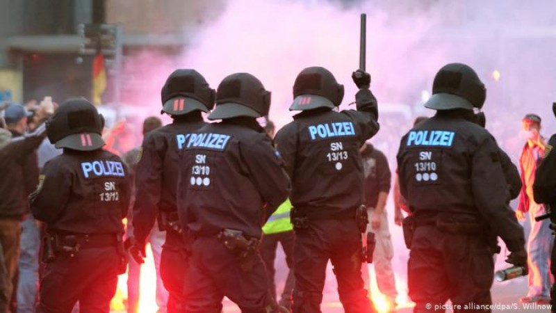 Photo: Illustration - German police (picture alliance/dpa/S. Willnow)