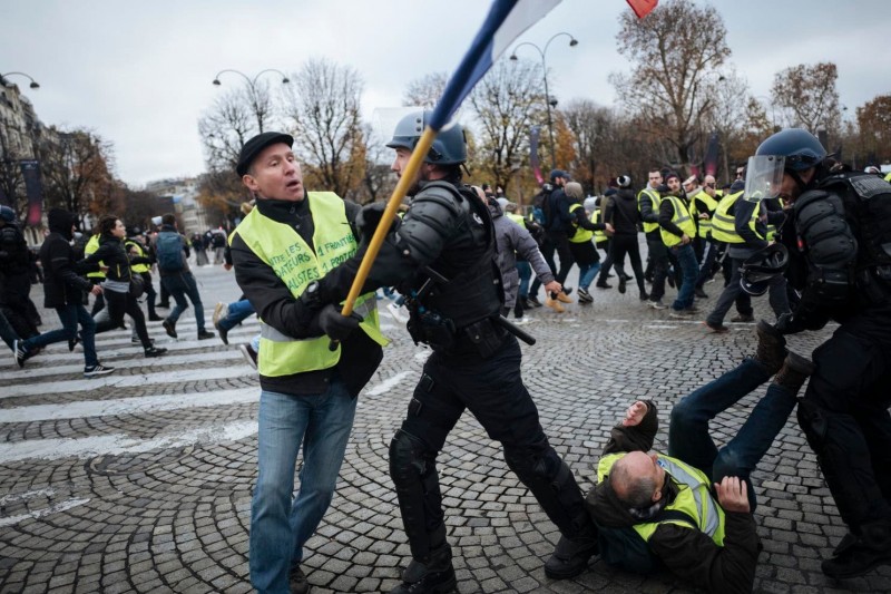 On Nov. 24, Herve Ryssen, who had earlier been convicted of antisemitic and racist activity, clashed with police on the Champs-Elysees in Paris during a “yellow vest” preotest. (Photo: Kamil Zihnioglu, File/Associated Press)