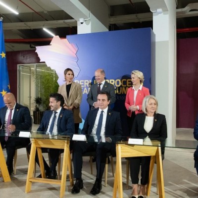 Signing of the agreement under the Common Regional Market (CRM) Action Plan’s mobility agenda at the Berlin Process Summit, on 16 October 2023 in Tirana (Photo: RCC/Armand Habazaj)