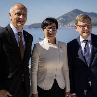 RCC Secretary General Amer Kapetanovic with European Commissioner for Enlargement Marta Kos and Federal Minister for Foreign Affairs of Germany Johann Wadephul at the Berlin Process Meeting of Ministers of Foreign Affairs, held in Pržno  on 1 October 2026 (Photo: RCC/Danio Papic)