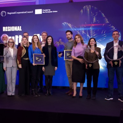 Winners of the regional Butterfly Innovation Award 2023 with RCC Secretary General Majlinda Bregu and Deputy Prime Minister and Minister of Foreign Affairs of Bulgaria Mariya Gabriel, in Sofia on 12 December 2023 (Photo: Mario Tcvetkov)