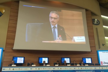 RCC Secretary General, Goran Svilanovic, moderated  “One Region, One Economy - Connecting the Region through Economic Corridors” panel at 7th Sarajevo Business Forum on 4 May 2016. (Photo: RCC/Dragana Djurica)