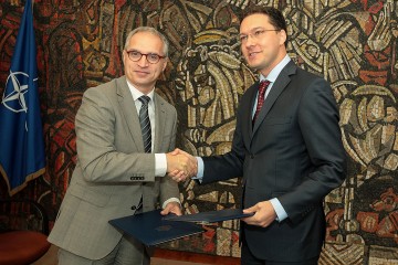 RCC Secretary General, Goran Svilanović (left), with Minister of Foreign Affairs of Bulgaria, Daniel Mitov, in Sofia on 14 September 2015. (Photo: MFA Bulgaria/Dimitar Kyosemarliev)