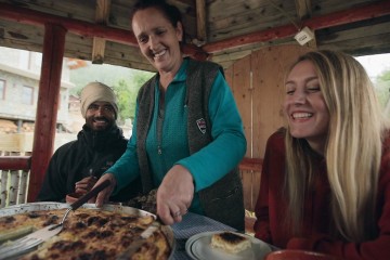 Fetije Nikiqi welcoming  her guests from Germany at her B&B along Via Dinarica hiking trail which runs across the Western Balkans (Photo: RCC/Klicker)