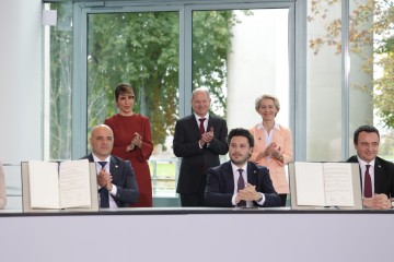 RCC SG Majlinda Bregu, German Chancellor Olaf Scholz, President of the European Commision Ursula von der Leyen, and Western Balkans Prime Ministers, Dimitar Kovacevski, Dritan Abazovic and Albin Kurti  (Photo: BundesregierungJoerg Carstensen)