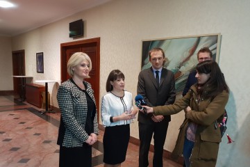 Minister of Labour and Social Policy, Mila Carovska (in the middle), Biljana Jovanovska, Director of PES and Nand Shani, Team Leader of the ESAP project giving statements to media, Skopje, 26 November 2018 (Photo: RCC/Sanda Topic) 