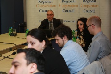 RCC Secretary General Goran Svilanovic talks to a group of students and professors from the Erasmus Mundus Masters Programme in Public Policy (Mundus MAPP) from Hague, Netherlands during their visit the RCC Secretariat