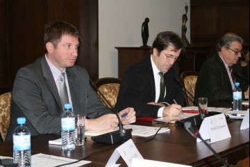 Mladen Dragašević (first left), Head of the RCC Secretariat’s Building Human Capital Unit, Wenceslas de Lobkowicz (first right), Advisor for Cultural Heritage in the European Commission’s Directorate General for Enlargement, and Borče Nikolovski, Chair of the RCC Task Force on Culture and Society (TFCS), at the opening of the fourth meeting of the RCC’s TFCS, in Skopje, on 12 November 2012. (Photo: RCC/Selma Ahatovic-Lihic)