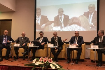 RCC Secretary General Goran Svilanovic (3rd from the right) moderating panel discussion‘Regional investment projects reform agenda: One region, one economy?’ with representatives of Chambers of Commerce and Industry from the region at 24th edition of Kopaonik Business Forum 2017 (Photo: RCC/Dragana Djurica)