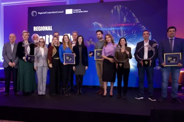 Winners of the regional Butterfly Innovation Award 2023 with RCC Secretary General Majlinda Bregu and Deputy Prime Minister and Minister of Foreign Affairs of Bulgaria Mariya Gabriel, in Sofia on 12 December 2023 (Photo: Mario Tcvetkov)