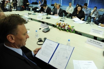 Directors of eight SEE stock exchanges signed a Platform for Joint Action under RCC Secretariat auspices, in Sarajevo on 27 March 2012. (Photo RCC/Midhat Poturovic)