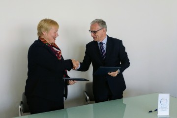 RCC Secretary General, Goran Svilanovic (right), and the German Ambassador to Bosnia and Herzegovina, Christiane Hohmann, signed an agreement on financial grant to support RCC’s public awareness activities, on 10 April 2017, in Sarajevo, BiH. (Photo: RCC/Alma Arslanagic-Pozder) 