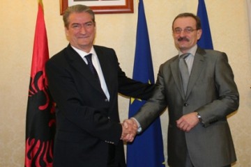 RCC Secretary General, Hido Biščević (right), meets Albanian Prime Minister, Sali Berisha, in Tirana, Albania, 9 December 2008. (Photo Albanian Foreign Ministry) 