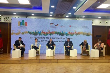 RCC Secretary General, Goran Svilanovic (second left), takes part in the 2nd  International Conference on “E-Permitting for a Competitive Region”, in Tirana on 6 May 2016. (Photo RCC/Dragana Djurica)