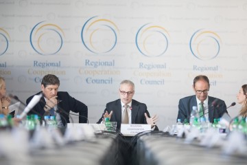 Goran Svilanovic, RCC Secretary General (centre); Nicholas Cendrowicz, EC DG NEAR’s Deputy Head of Regional Co-Operation and Programme (left); and Helge	Tolksdorf, Head of division for EU-Enlargement, Southeast Europe, and Turkey at the German Ministry for Economic Affairs and Energy; at the meeting on establishing the Western Balkans (WB) Six Steering Committee for the preparation of the 2018 WB Digital Summit, held in Sarajevo on 17 October 2017. (Photo: RCC/Haris Calkic)