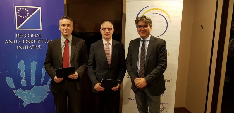 Davor Dubravica, Regional Anti-Corruption Initiative (RAI) Chairperson, RCC's Secretary General Goran Svilanovic and Vladan Joksimovic, RAI's Head of Secretariat at the signing of Memorandum of Understanding between the RCC and RAI on 17 April 2018 in Belgrade (Photo: RCC/Natasa Mitrovic)