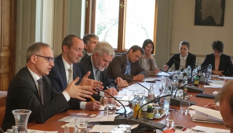 RCC Secretary General, Goran Svilanovic briefing the Austrian parliamentarians on the SEE 2020 Strategy in Vienna, 8 May, 2015 (Photo: RCC/Sanjin Arifagic)