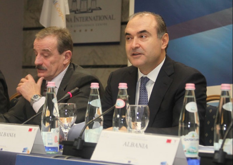RCC Secretary General, Hido Biscevic (left), and Edmond Haxhinasto, Albanian Deputy Prime Minister and Minister of Economy, Trade and Energy , at the ministerial conference of the RCC’s South East Europe Investment Committee , in Tirana, Albania, on 9 November 2012. (Photo: RCC)