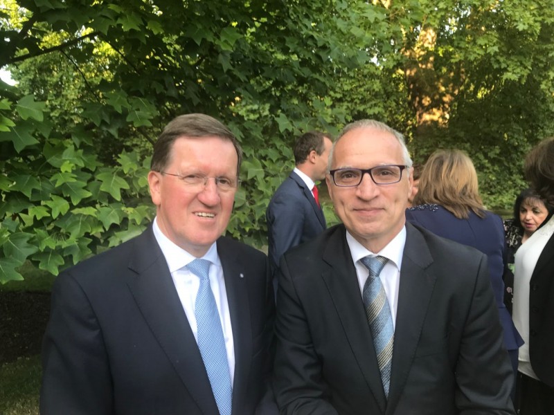 RCC Secretary General, Goran Svilanovic (right), with the 10th NATO Secretary General, Lord George Islay McNeil Robertson, at the 2018 Western Balkans Summit, on 10 July 2018 in London. (Photo: RCC)