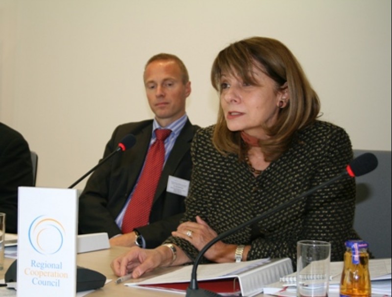 Deputy RCC Secretary General, Jelica Minic (right), and the Head of Unit in the EC Regional Programmes Department, Yngve Engstrom (left) at the presentation of the report on ways to increase competitiveness in the Western Balkans, Sarajevo, 10 October 2008. (Photo RCC/Selma Ahatović-Lihić)