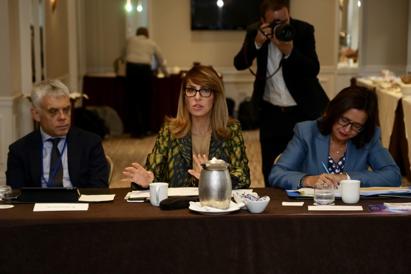 Majlinda Bregu (in the middle), Secretary General of the Regional Cooperation Council (RCC), Genoveva Ruiz Calavera (right), DG NEAR Director for Western Balkans and Maciej Popowski (left), Deputy Director General at the EC’s DG for European Neighbourhood Policy and Enlargement Negotiations at the informal meeting with the Western Balkans’ Ministers of Foreign Affairs organized by the RCC in New York on 24 September 2019 (Photo: RCC/Studio Fadil Berisha)